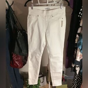 White Capri Amazon Essentials Skinny Capris! Size 4 regular‎